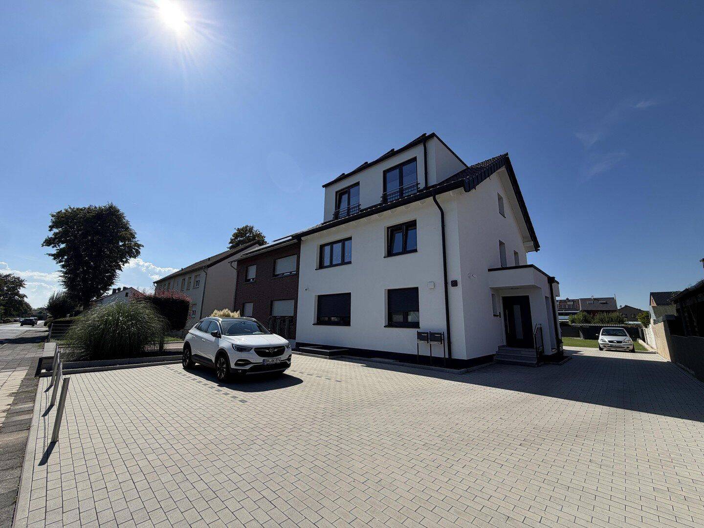 Premium 3-Zimmer-Maisonette-Wohnung mit offener Wohn-Ess-Küche, Dachterrasse & Fußbodenheizung, 50127 Bergheim