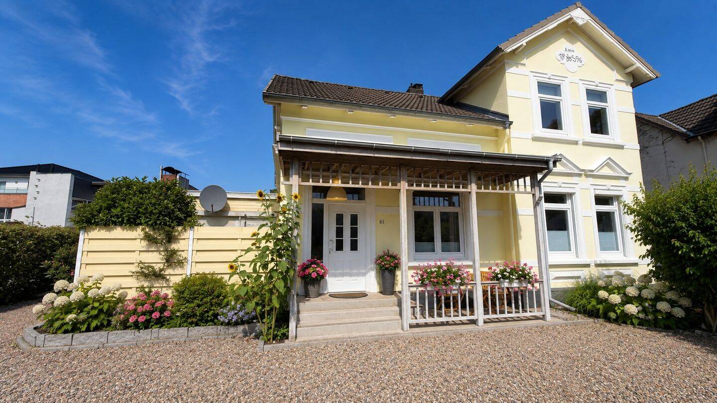 Historisches Einfamilienhaus mit separater Einliegerwohnung und eigenem Eingang in Uetersen, 25436 Uetersen