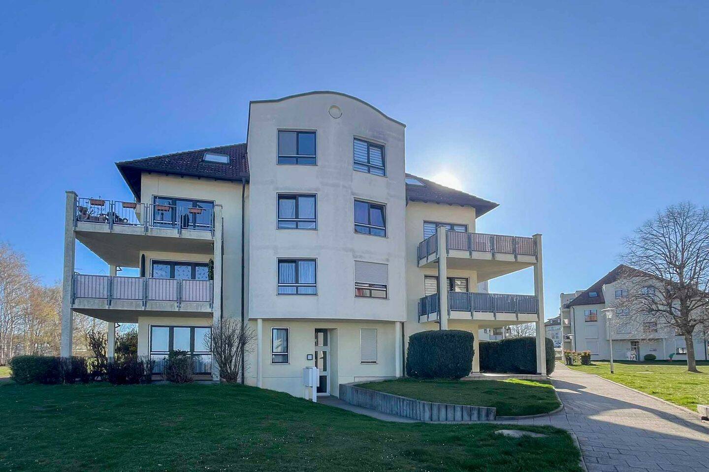 Vermietete 2-Zi.-Wohnung mit Eckbalkon und TG-Stellplatz in Dresden-Gompitz, 1156 Dresden