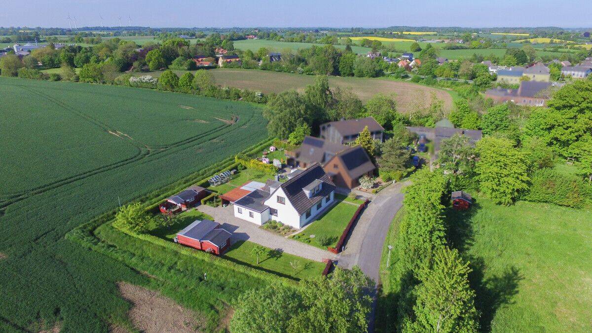 Einfamilienhaus mit Einliegerwohnung und weitläufigem Grundstück in Feldrandlage, 24376 Kappeln