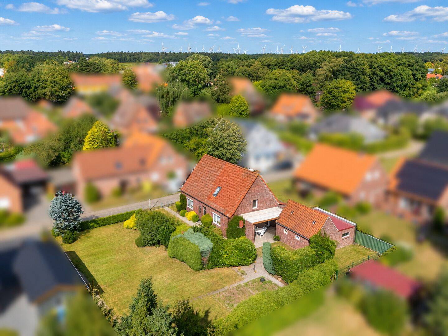 Einfamilienhaus mit Potenzial in zentraler Lage von Hage, 26524 Hage