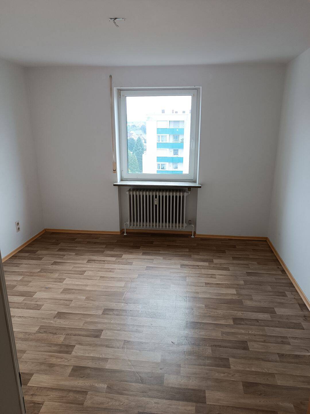 Helle, geräumige 3-Zi-Whg. mit Balkon und schöner Aussicht, 96465 Neustadt b. Coburg
