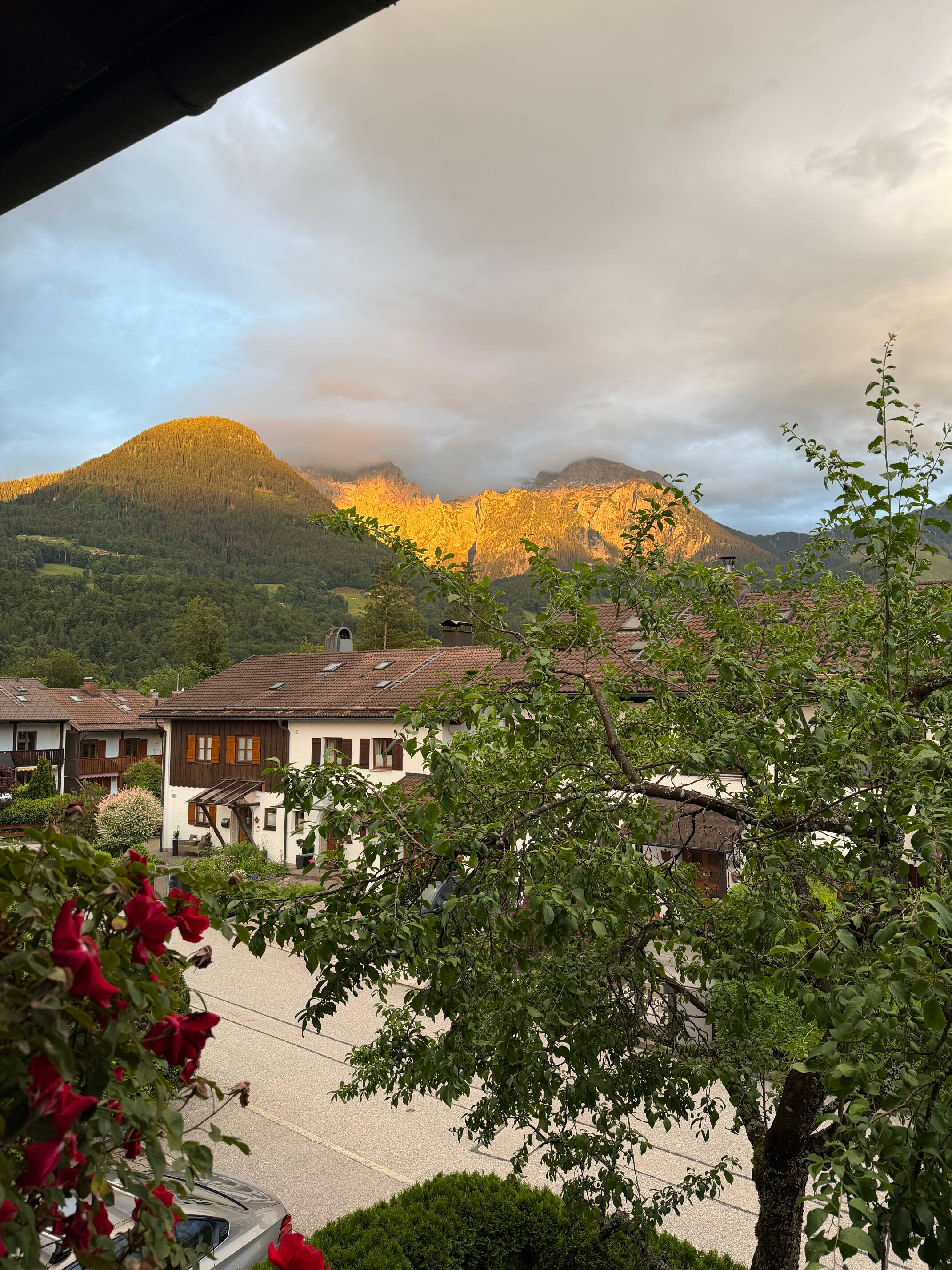 Traum-DHH in Berchtesgaden: Panoramablick auf Watzmann, autarkes DG-Apartment, Garage + Stellplatz, 83471 Berchtesgaden