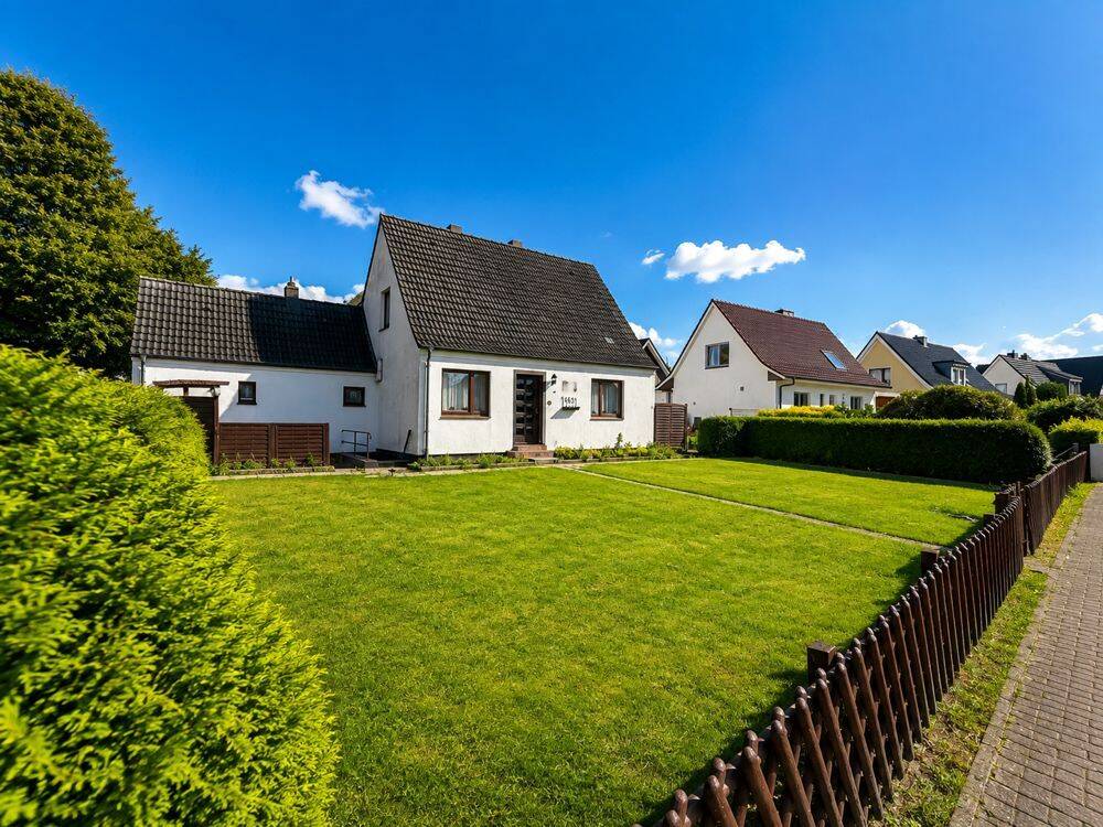 Heidekamp – renovierungsbedürftiges Einfamilienhaus/ Baugrundstück mit Teilkeller in charmanter Wohnlage, 23858 Heidekamp