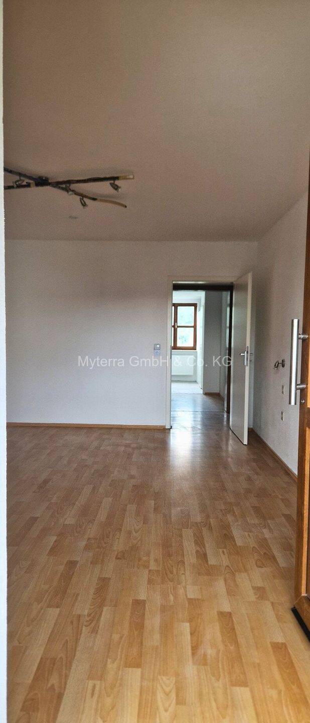 Charmante Wohnung mit Balkon, 84091 Attenhofen