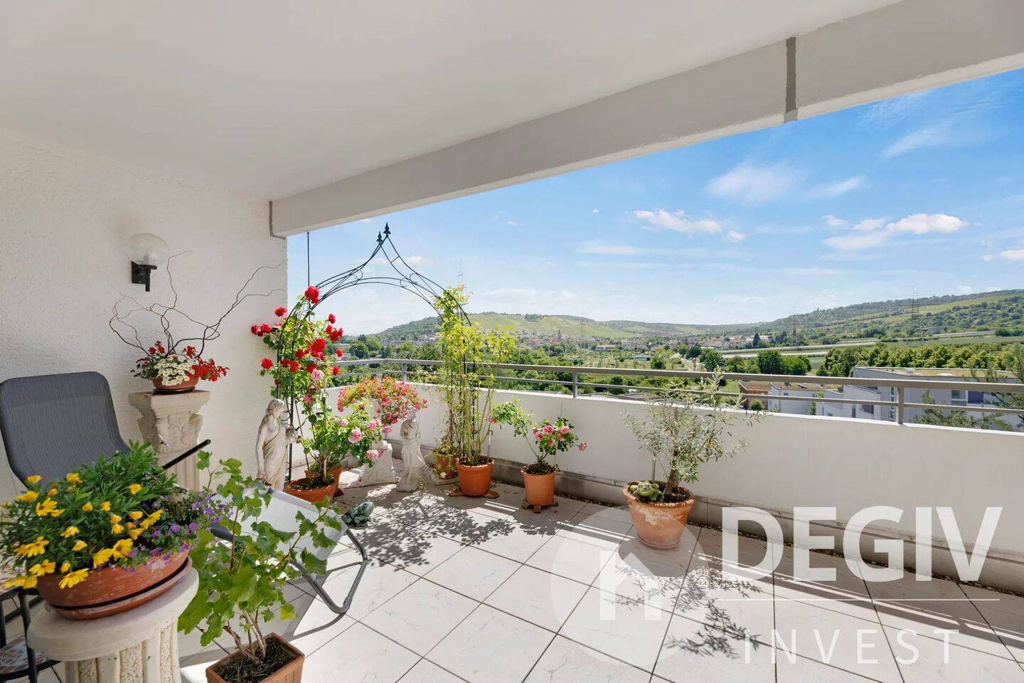Lebensqualität mit Weitblick – Exklusive 3-Zimmer-Wohnung mit Panoramablick, 71384 Weinstadt