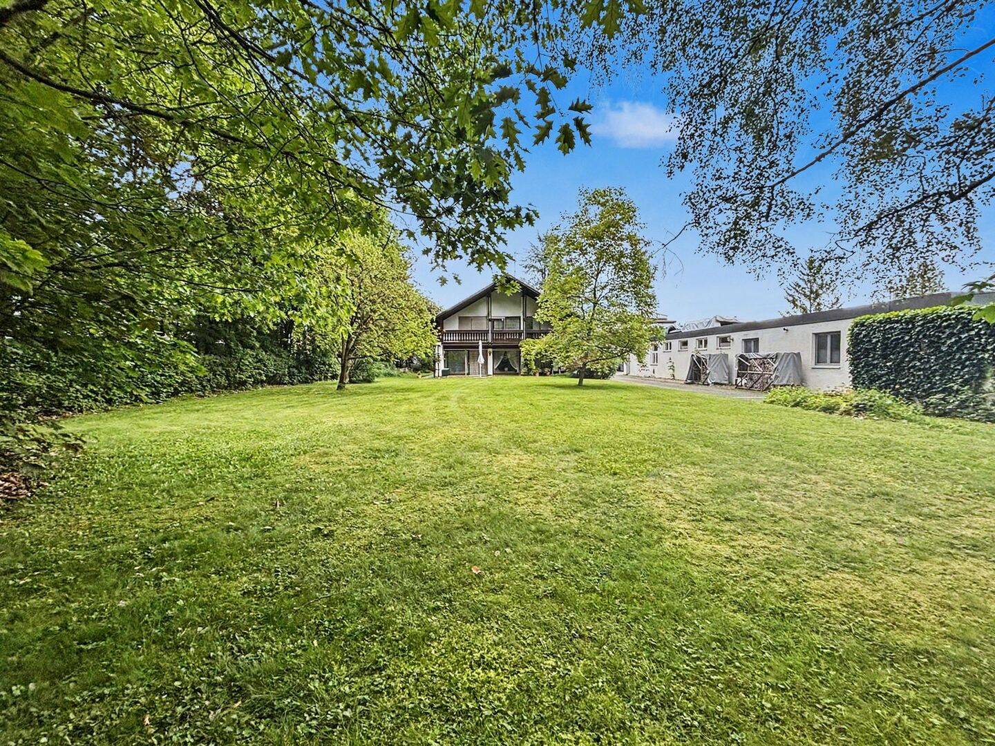 Großzügiges Einfamilienhaus im Gewerbegebiet von Waldkraiburg, 84478 Waldkraiburg