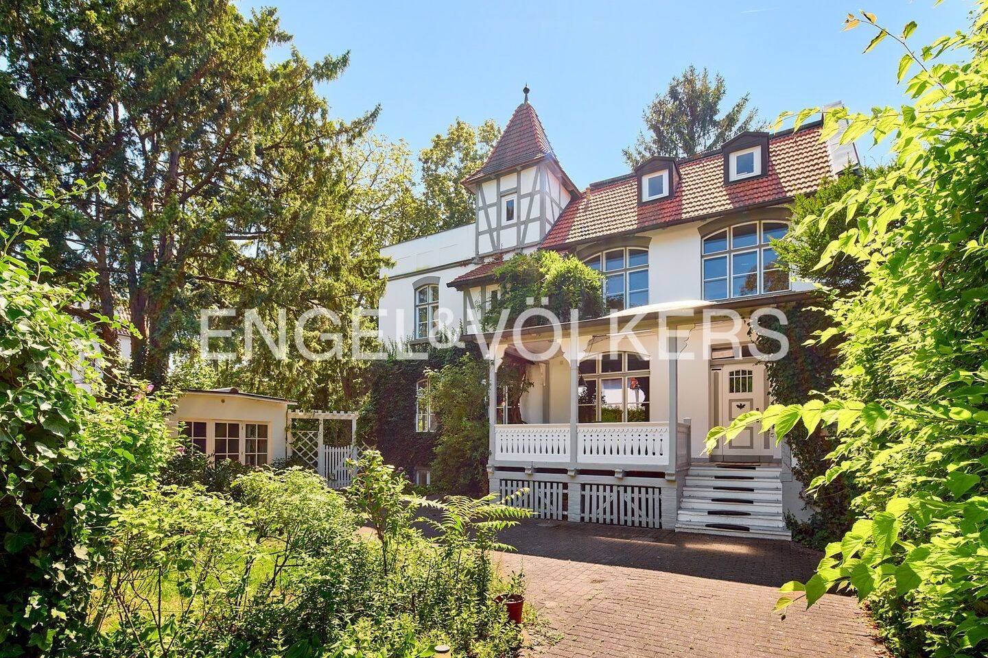 Historische Landhausvilla im Stil der Hamptons in Alt-Westend, 14050 Berlin (Charlottenburg-Wilmersdorf)