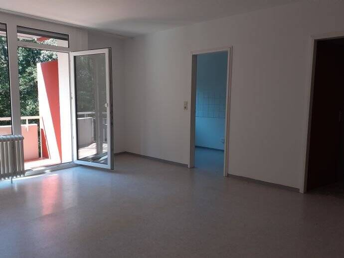 Großzügige 1-Zimmer-Wohnung mit Balkon und separater Küche