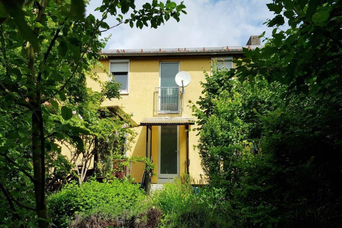 Gepflegtes Reihenmittelhaus mit eingewachsenem Garten am Frankfurter Berg – Erbbaurecht, 60433 Frankfurt am Main (Bonames Dornbusch Eschersheim Frankfurter Berg Preungesheim)