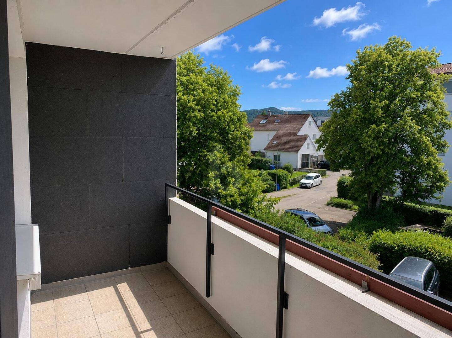 HELL & SOFORT BEZIEHBAR MIT SÜDBALKON, 72766 Reutlingen