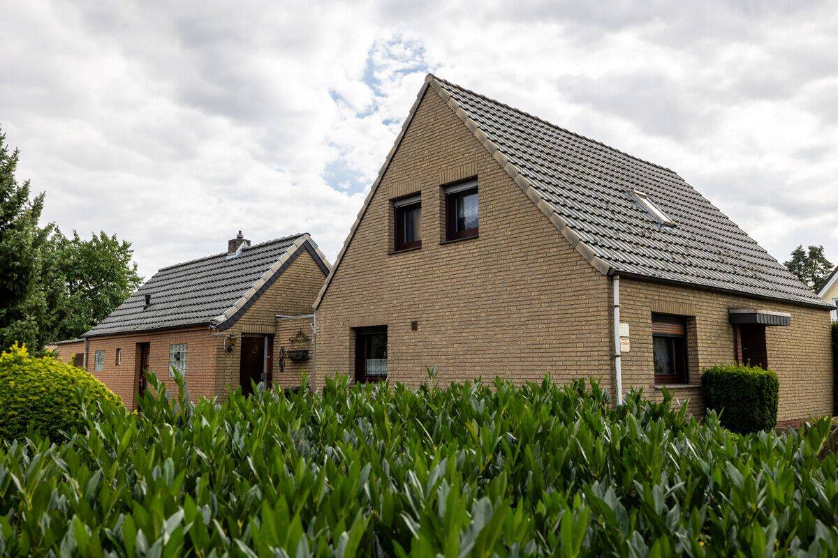 *** GRUNDSTÜCKSGRÖßE = LANDEBAHN – PLATZ für die GANZE FAMILIE inkl. FUHRPARK und allen HOBBYs ***, 27755 Delmenhorst