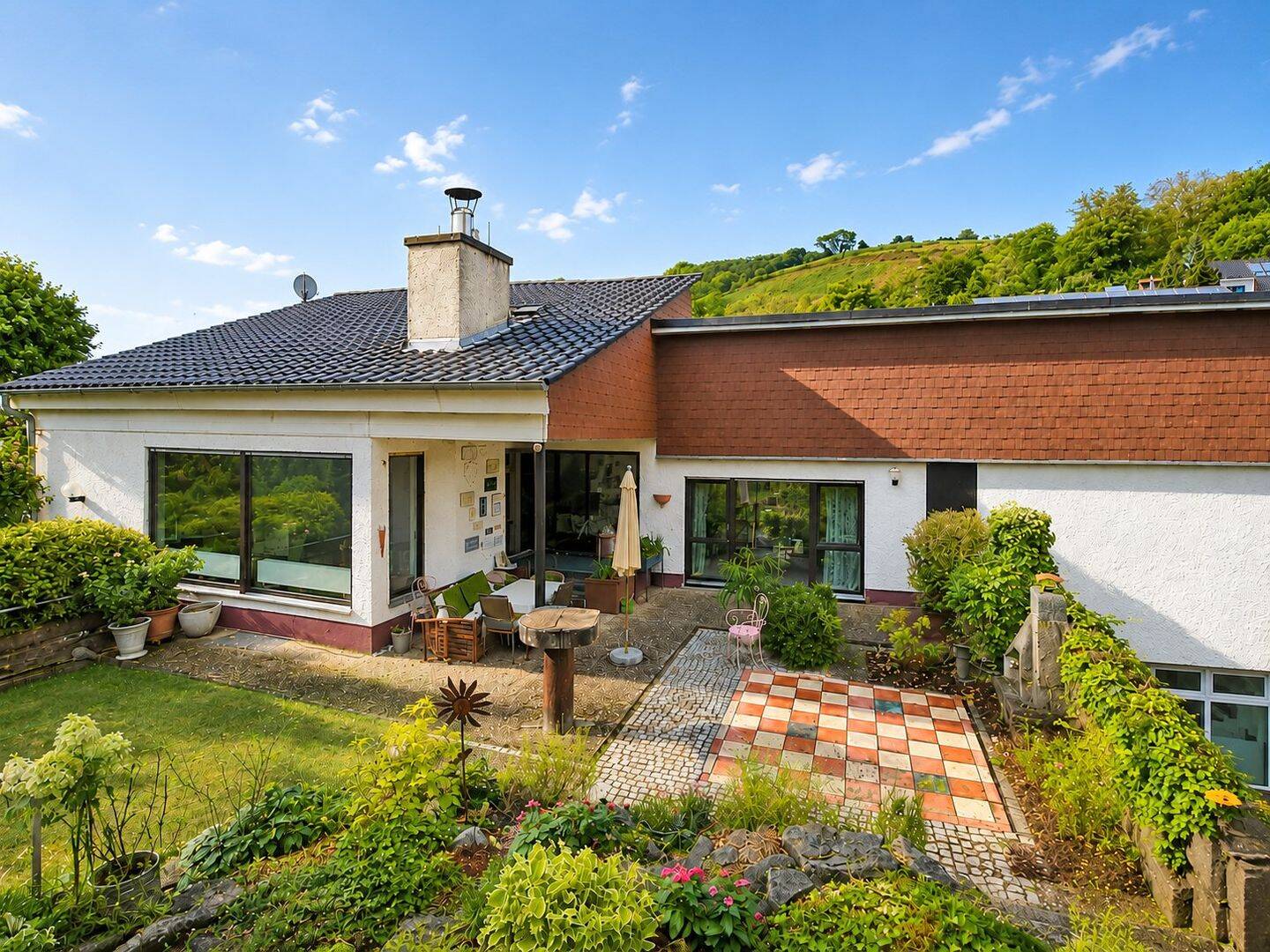 Architektenhaus mit traumhaftem Garten in Top Lage. (Wohnfläche 215m² + ausgebaute 75m² ), 64673 Zwingenberg