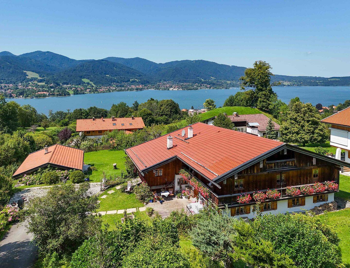 DENKMALGESCHÜTZTES BAUERNHAUS IN BEEINDRUCKENDER LAGE, TEGERNSEE, 83684 Tegernsee
