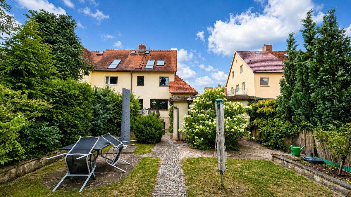 Familien willkommen! Doppelhaushälfte mit idyllischem Garten nur 5 Minuten vom Elbe-Park entfernt!, 1129 Dresden (Hellerberge Pieschen-Nord/Trachenberge Trachau)