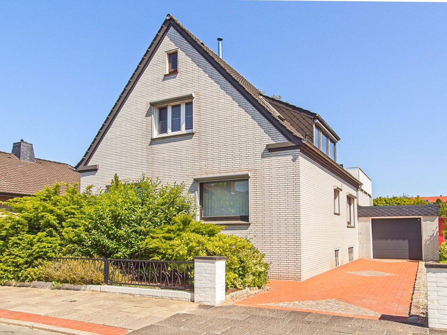 Großzügiges Einfamilienhaus mit Einliegerwohnung in bevorzugter Lage von Bremerhaven Wulsdorf, 27572 Bremerhaven (Fischereihafen Geestemünde Wulsdorf)