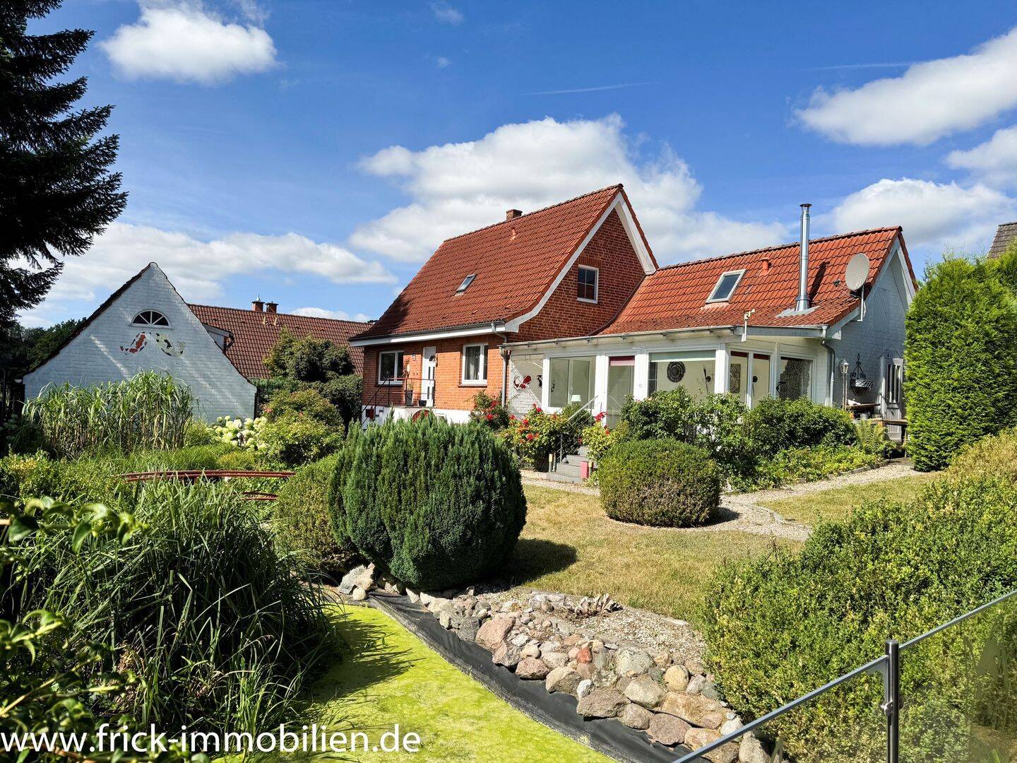Einfamilienhaus mit Nebengebäude, Garage und herrlichem Grundstück, 23626 Ratekau