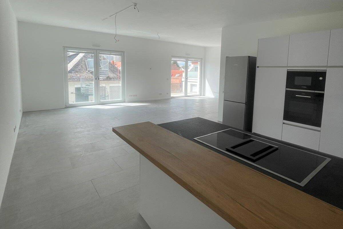 Zur Miete: 4 ZW, mit EBK, Aufzug, Balkon, TG in zentraler Lage von Eschborn, 65760 Eschborn