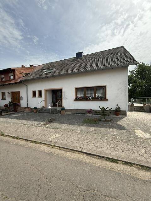 Äußerst gepflegte Doppelhaushälfte in herrlicher Höhenlage am Feldrand von Schwarzenholz, 66793 Saarwellingen