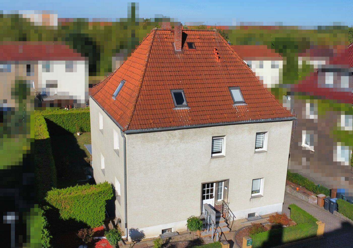 Goitzschenah: Großzügiges Wohnhaus mit Einbauküche, Doppelgarage & Ausbaureserve, 6749 Bitterfeld-Wolfen