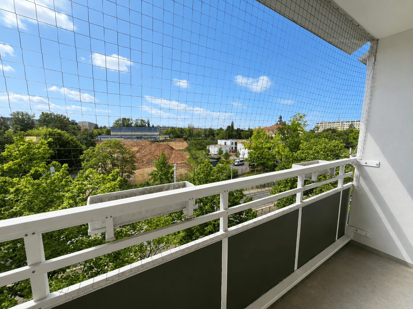 Familienfreundliche 5-Zimmer-Wohnung mit Balkon in Zwickau Neuplanitz, 8062 Zwickau