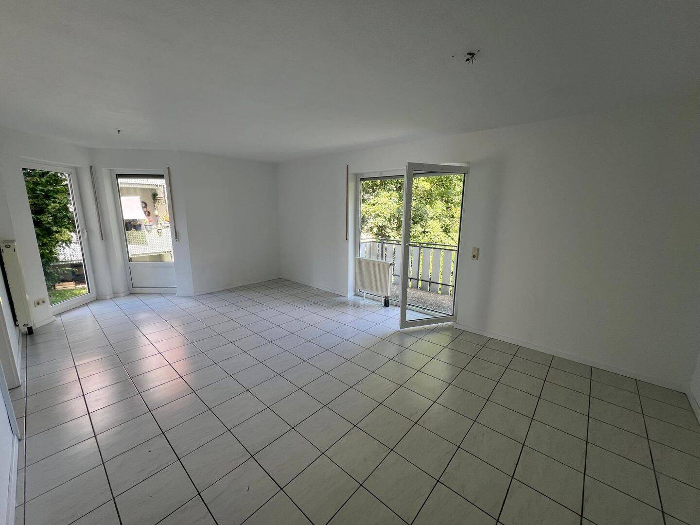 Großzügige 3-Raum-Erdgeschosswohnung mit Balkon & Stellplatz in ruhiger, familiärer Lage, 98646 Hildburghausen