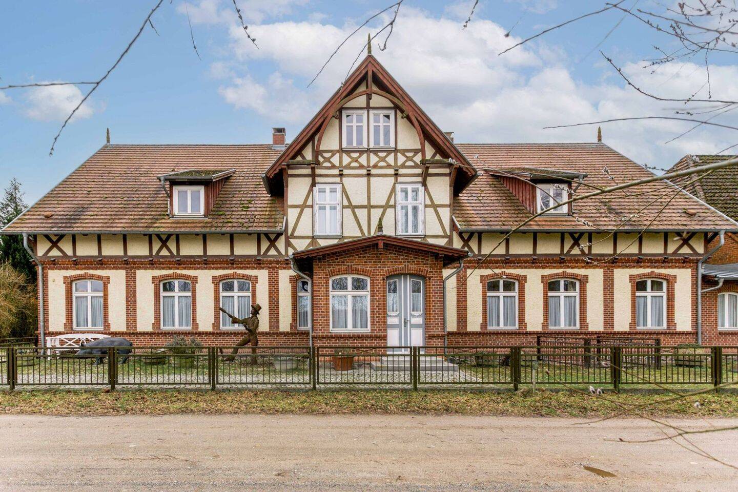 Luxus pur: Kernsaniertes Rittmeister-Anwesen mit Stall und Waldgrundstück in Ruhelage, 19370 Parchim