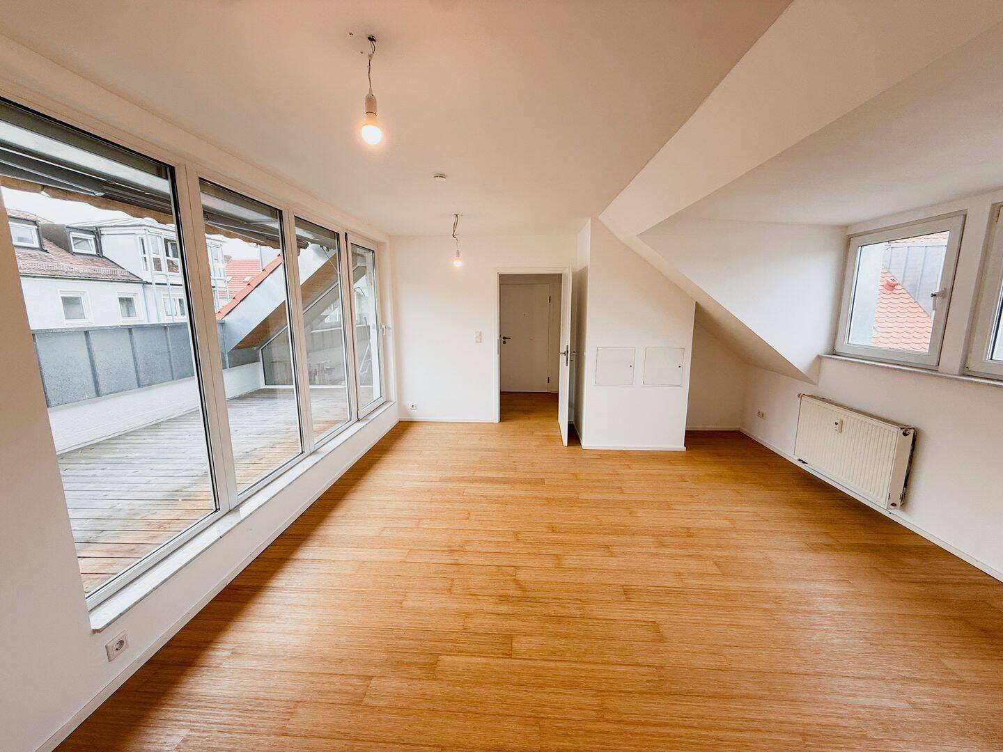 146 m² Dachgeschoss in Steinbühl – 5 Zimmer mit eigener Tür, Loggia, 2 Bäder, ab sofort, 90443 Nürnberg