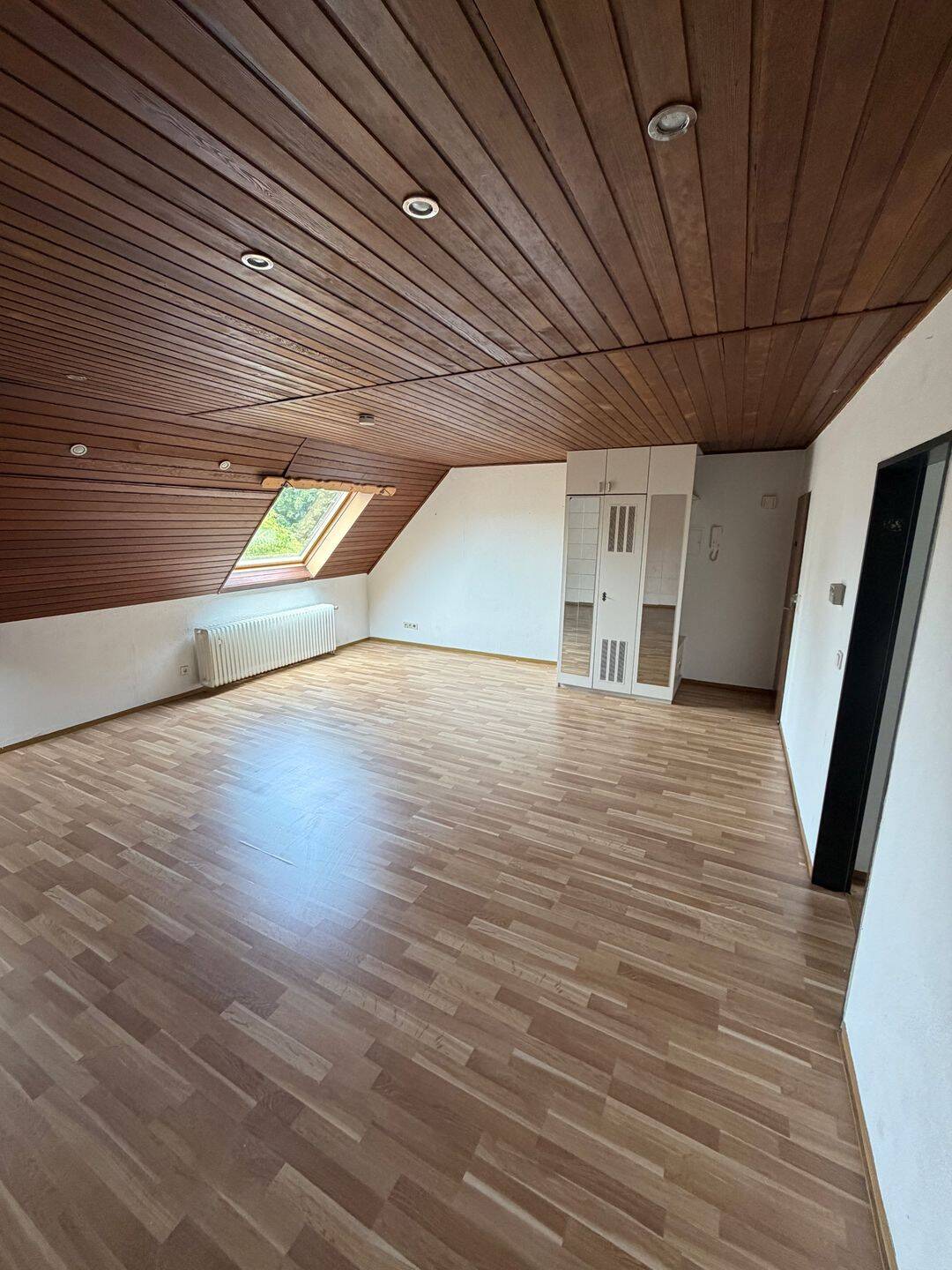 renovierungsbedürftige Dachgeschosswohnung zu vermieten, 44651 Herne (Eickel Röhlinghausen Wanne-Süd)