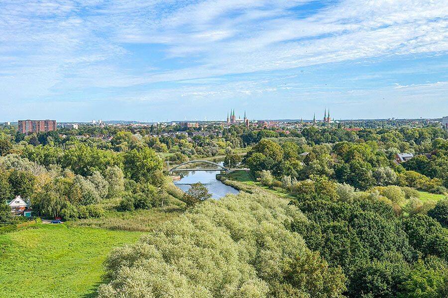 Lübeck von oben – 3 Zimmer mit beeindruckendem Weitblick und Gestaltungsmöglichkeiten, 23560 Lübeck (Moisling Sankt Jürgen)