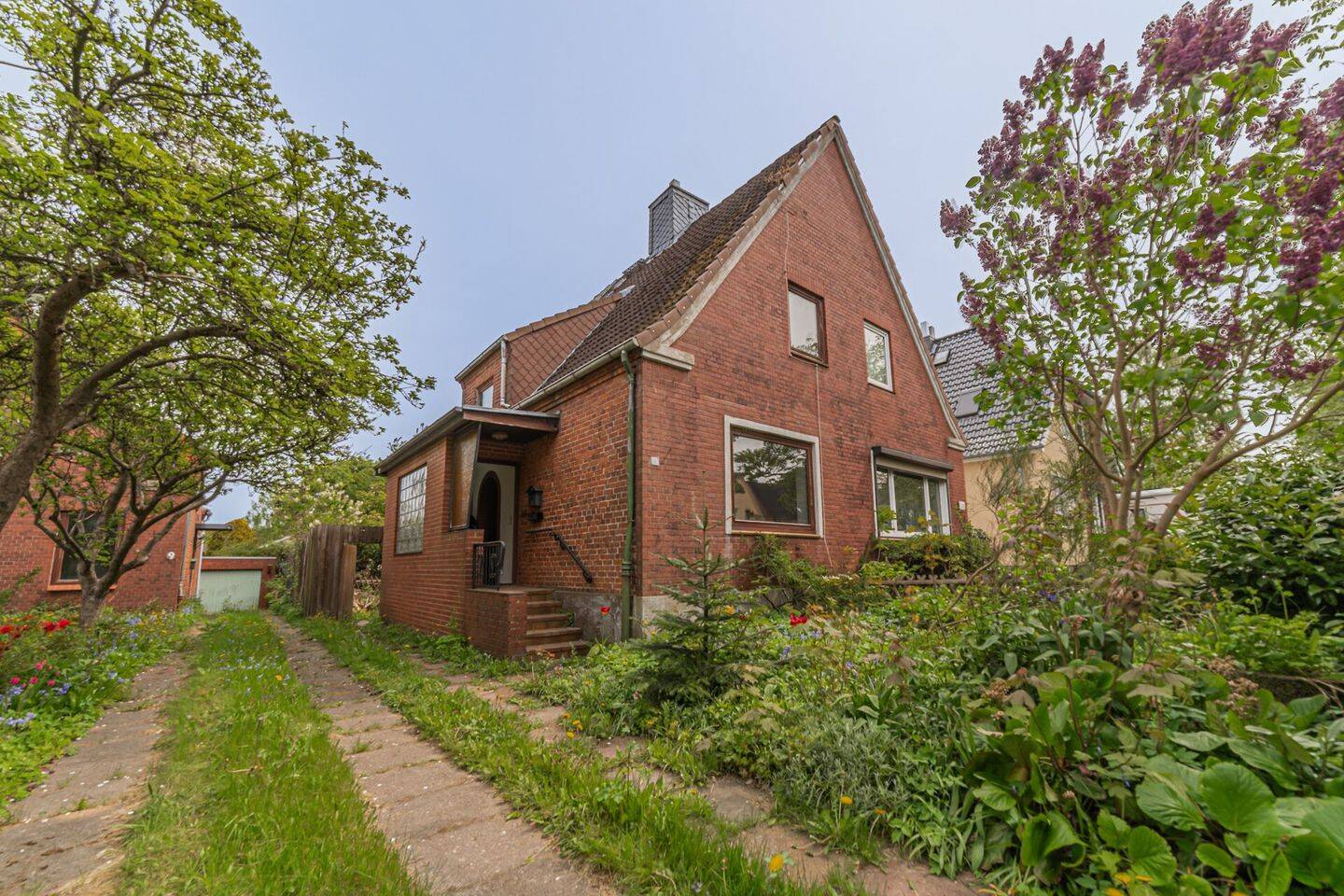 Doppelhaushälfte mit Potenzial – verwirklichen Sie Ihr Familienheim – Handwerkertraum in Kiel, 24148 Kiel (Ellerbek Wellingdorf)