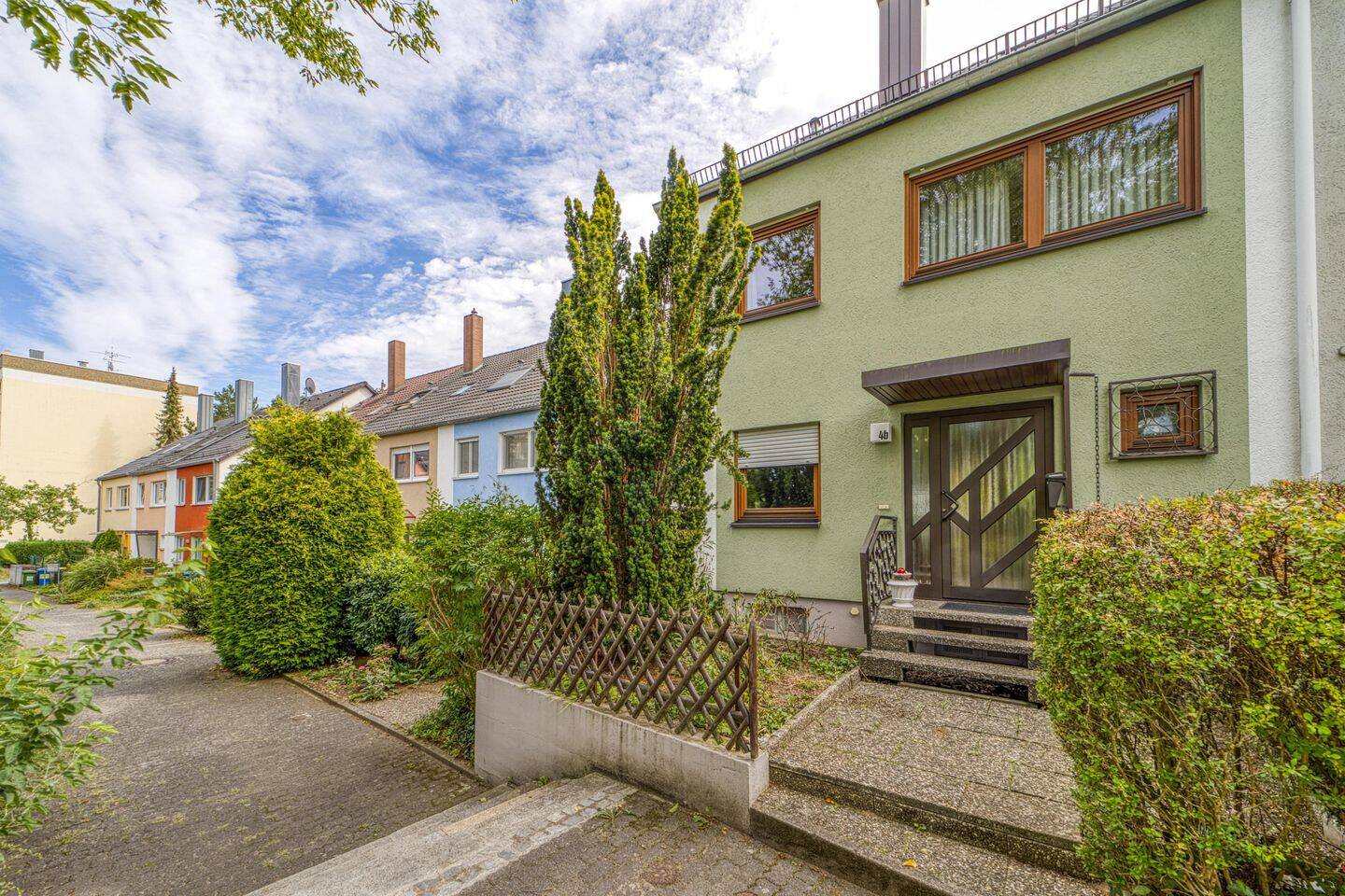 Reihenmittelhaus mit Garten & Garage in Erlangen-Büchenbach !, 91056 Erlangen
