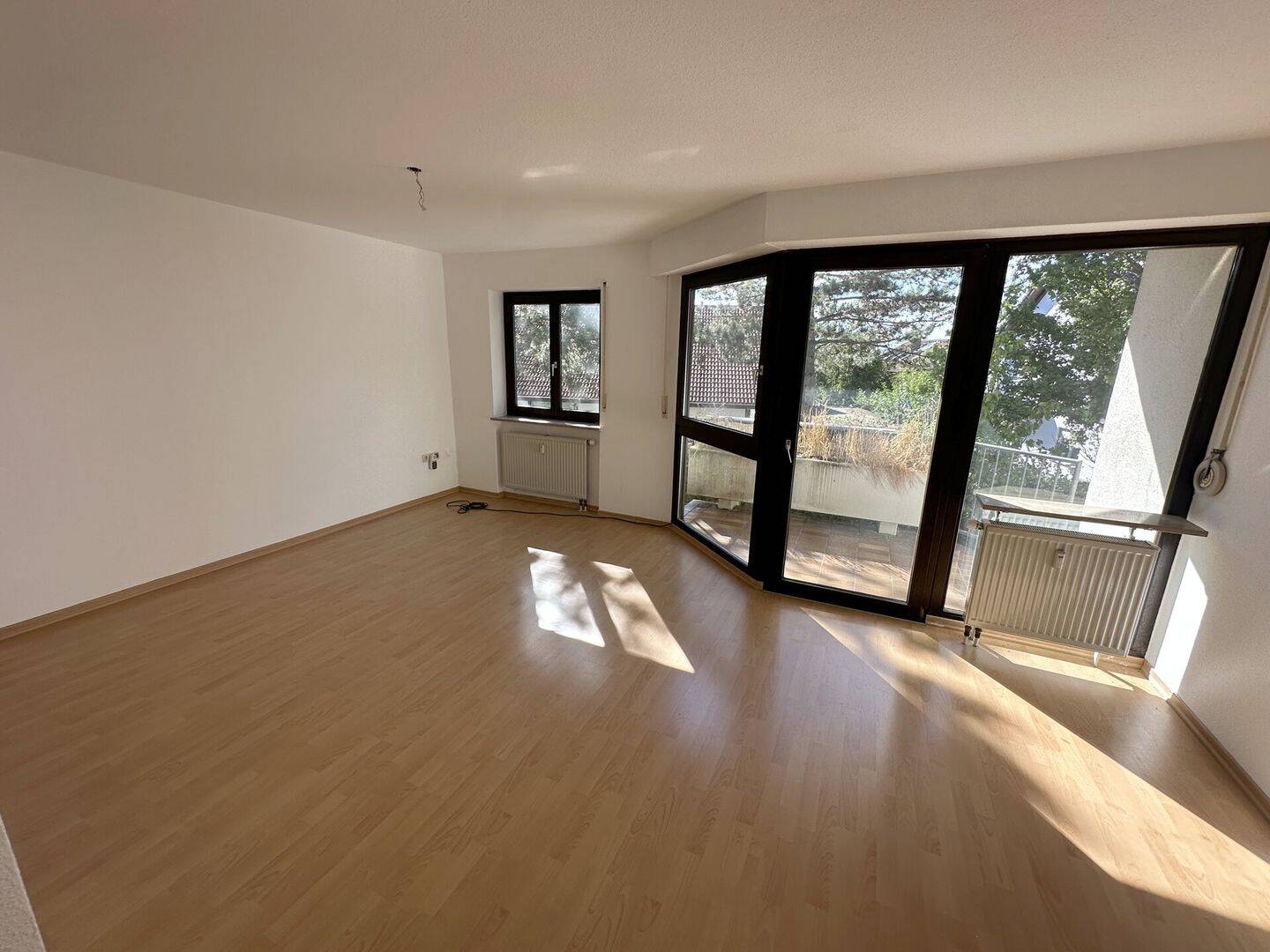 …großzügige und gemütliche 2 ZW mit Sonnenloggia und Stellplatz in ruhiger Lage in Wü-Lengfeld…, 97076 Würzburg (Grombühl Lengfeld)