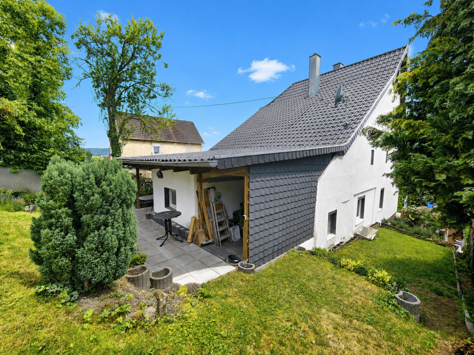 Einfamilienhaus mit Ausbaupotential und schönem Garten in Brackenheim-Stockheim, 74336 Brackenheim