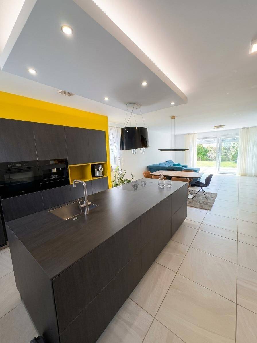 Modernes Familienidyll in Krefeld – gepflegte Doppelhaushälfte mit Garten, Studio & Garage, 47803 Krefeld