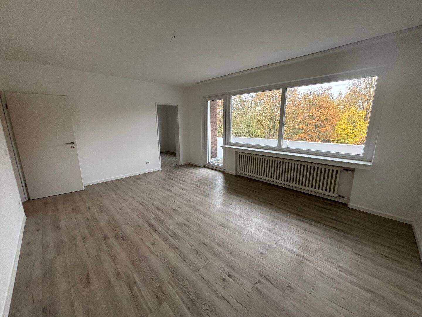 WBS zwingend erforderlich !!! komplett modern renovierte 3 Zimmer Wohnung mit Balkon im 3.OG, 47178 Duisburg (Alt-Walsum Overbruch Vierlinden)