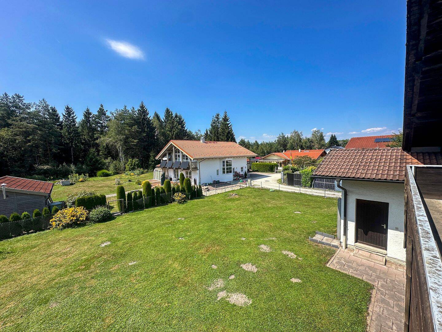 Platz für Generationen: Charmantes Familienhaus mit großem Garten und Entwicklungspotenzial, 83064 Raubling