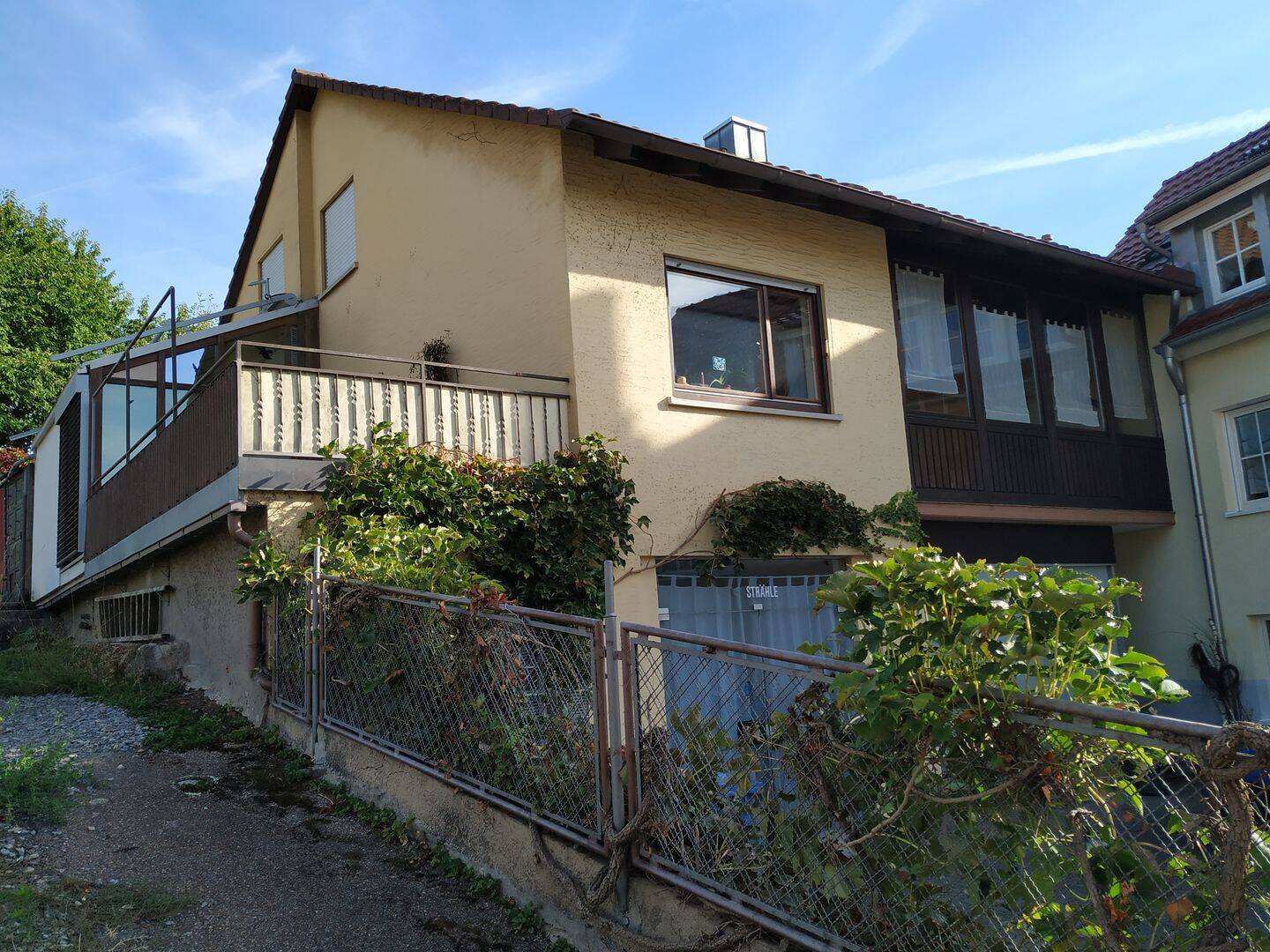 Wohnhaus mit Ladenfläche und grünem Rückzugsort mitten in der Stadt, 97996 Niederstetten