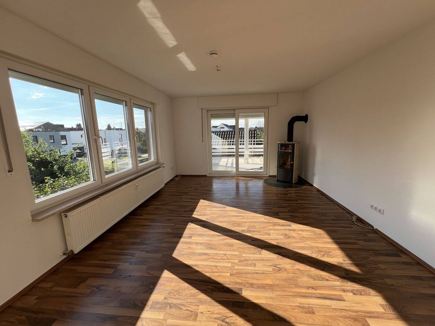 Frisch renoviert & mit Dachterrasse: Tolle Wohnung mit Kamin & Garage im Zentrum von Halle, 33790 Halle (Westf.)