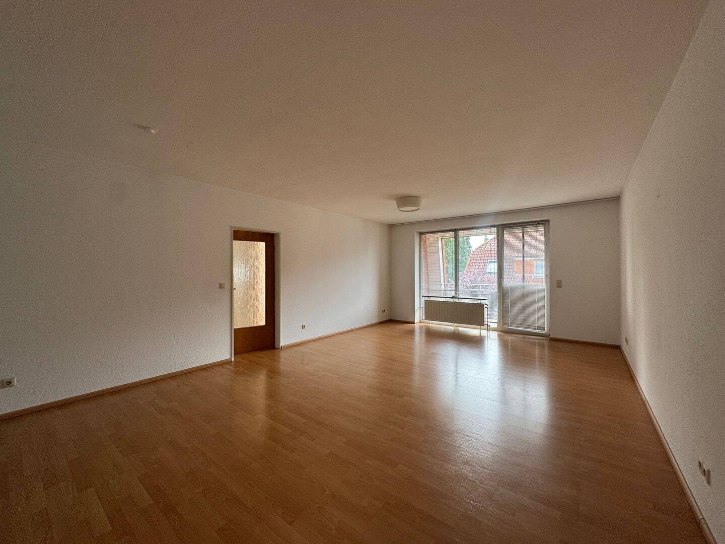 Attraktive 3-Zimmer-Dachgeschosswohnung mit Balkon, Garage und Kellerraum, 27619 Schiffdorf