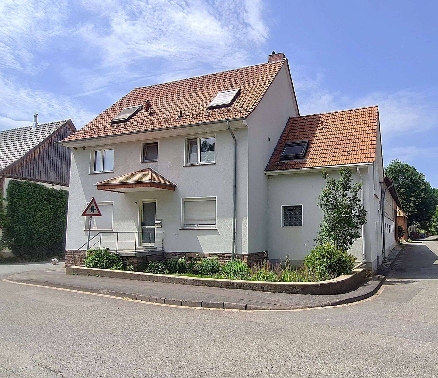 Modernisiertes Einfamilienhaus mit Garage in Warburg-Dalheim, 34414 Warburg