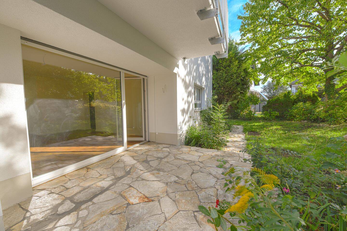 Exklusive 4-Zimmer-Wohnung mit Terrasse & großem Garten im kernsanierten Mehrfamilienhaus, 76532 Baden-Baden