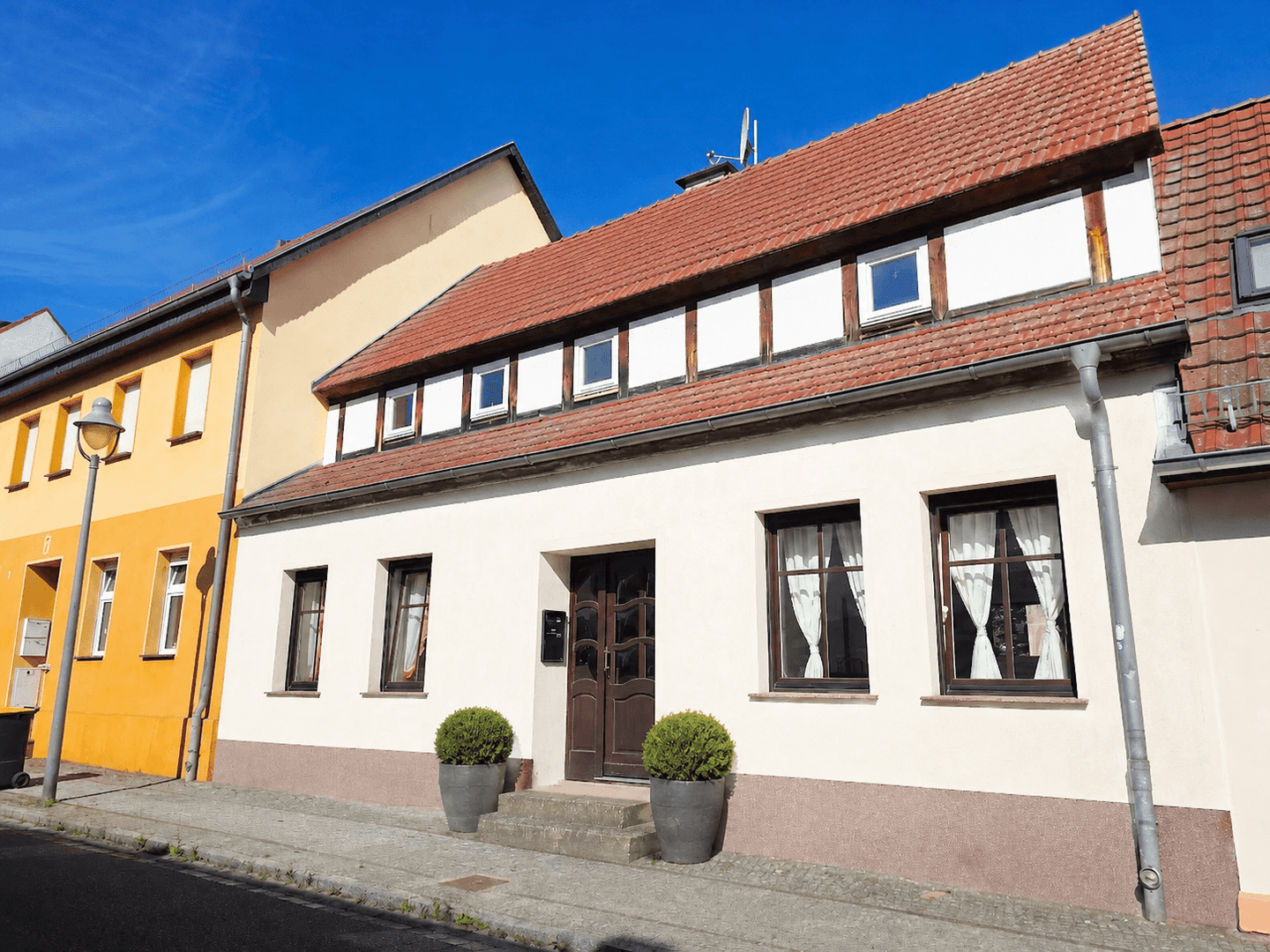 Viel Platz hinter historischer Stadtkulisse – Stadthaus mit Garten, Innenhof und Ausbaupotenzial, 16792 Zehdenick