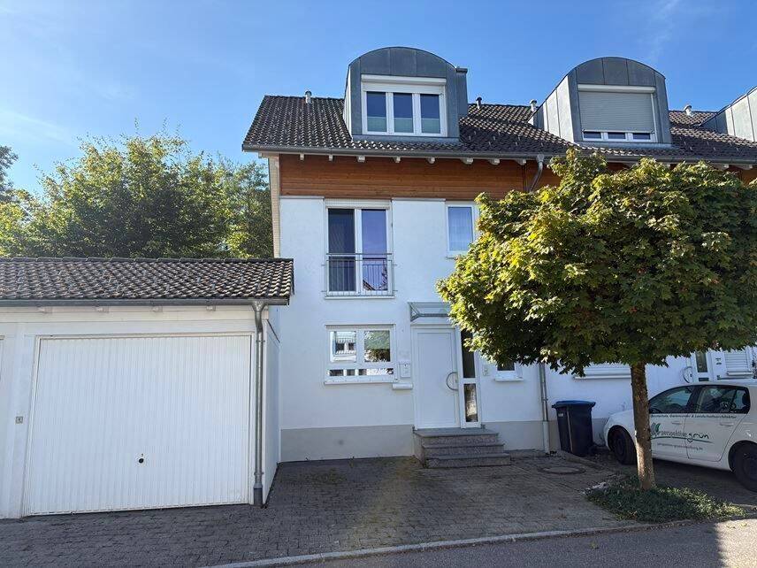 stadtnahes Reihenendhaus mit Garage und Stellplatz, 79650 Schopfheim