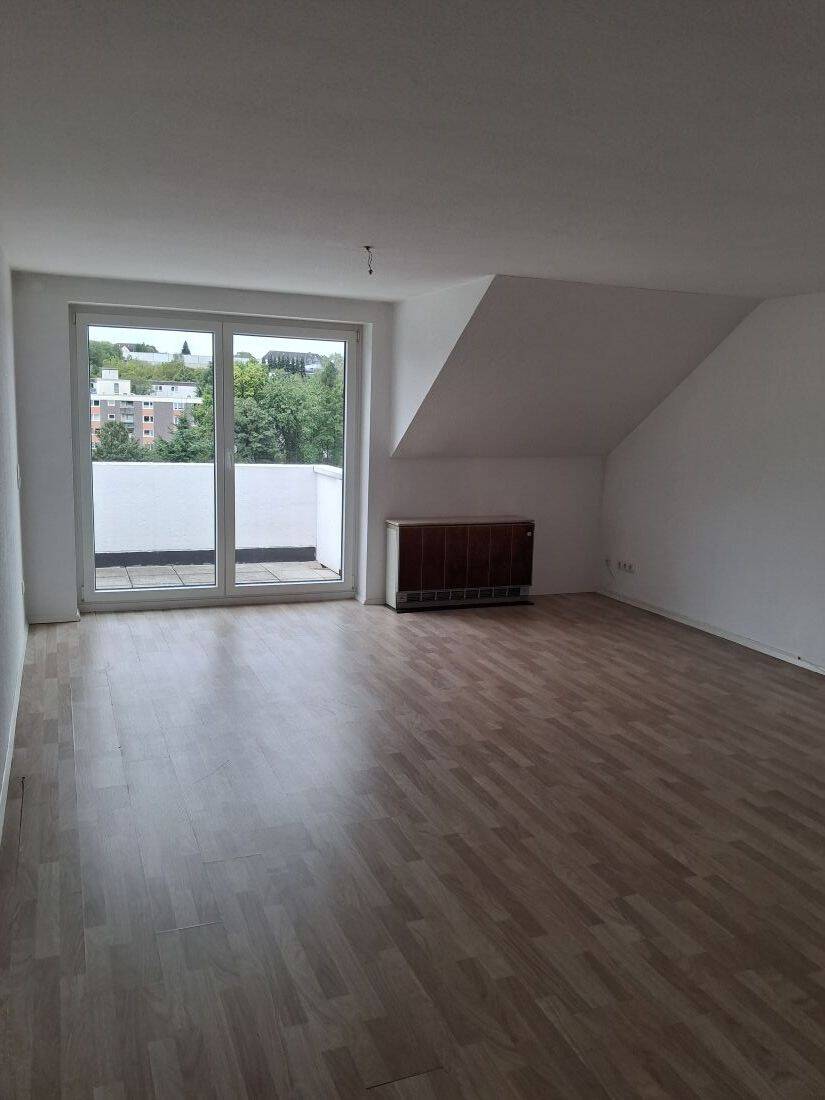 Seltenes Fundstück! 3-Zi-Whg., 85m² mit ausbaufähigem Dachgeschoss (45m²) und Sonnenbalkon, 42651 Solingen (Gräfrath Solingen-Mitte)