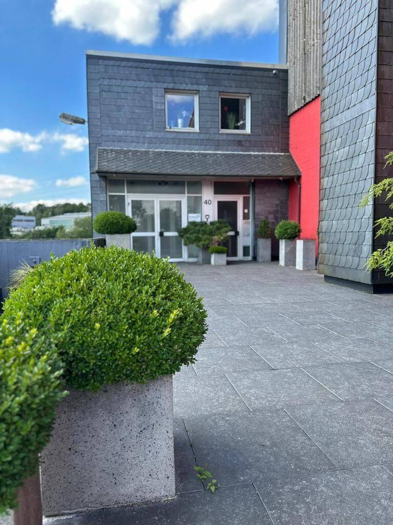 Wohnen und Arbeiten! Großzügige Wohnung mit Büro in einem Gewerbegebiet, 42899 Remscheid (Lennep Lüttringhausen)