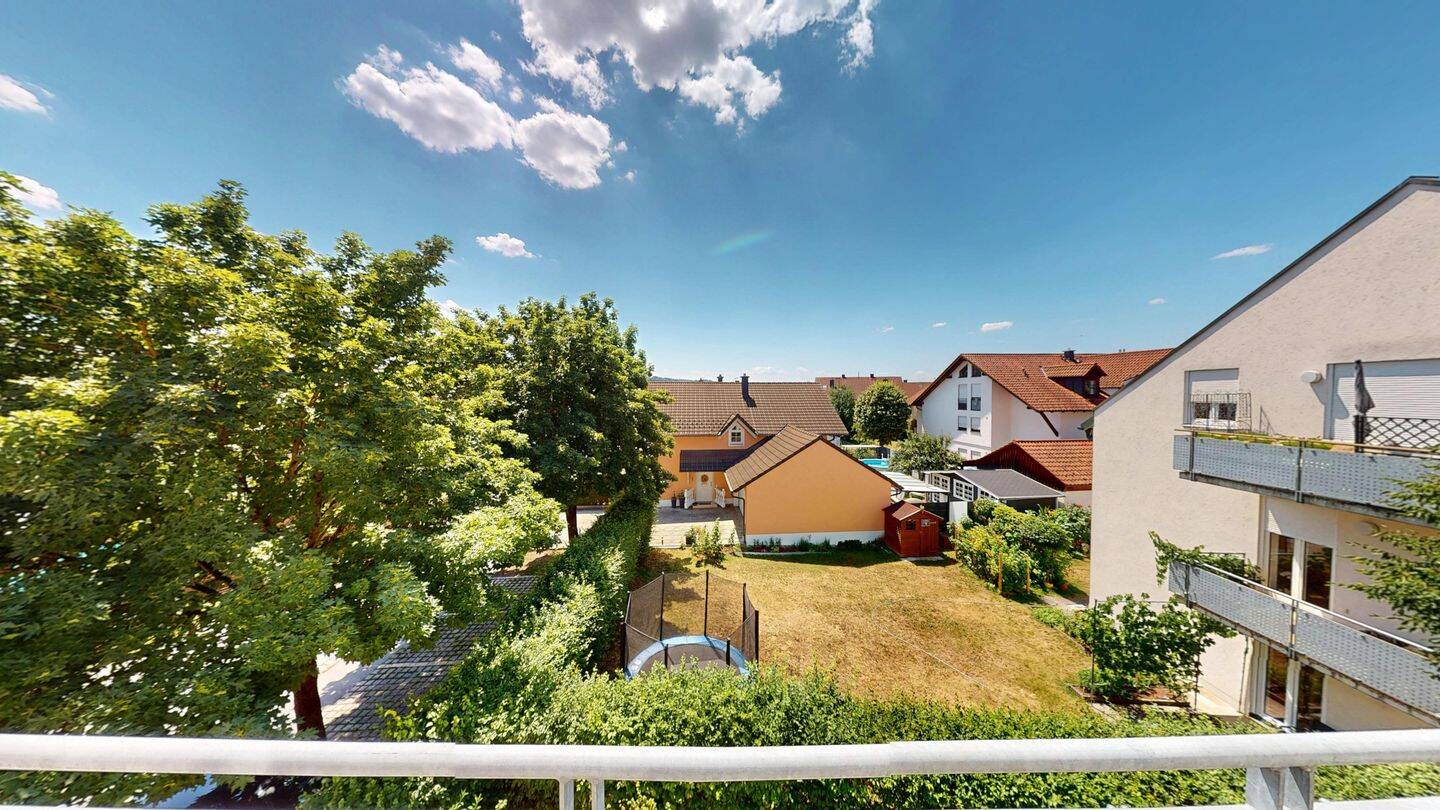 Zukunftssichere Fernwärme (Neu 2023) | Top-Primärenergie Klasse A+! |2Zi-DG Whg, Sonnenbalkon und TG, 84547 Emmerting