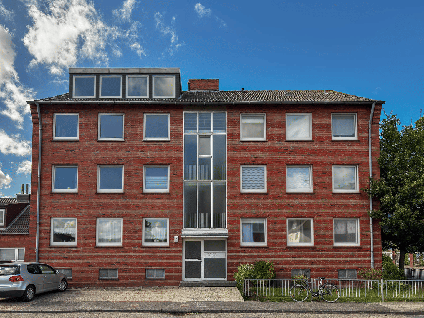 Helle 4-Zimmer-Wohnung mit Balkon in Emden – WG geeignet, 26723 Emden