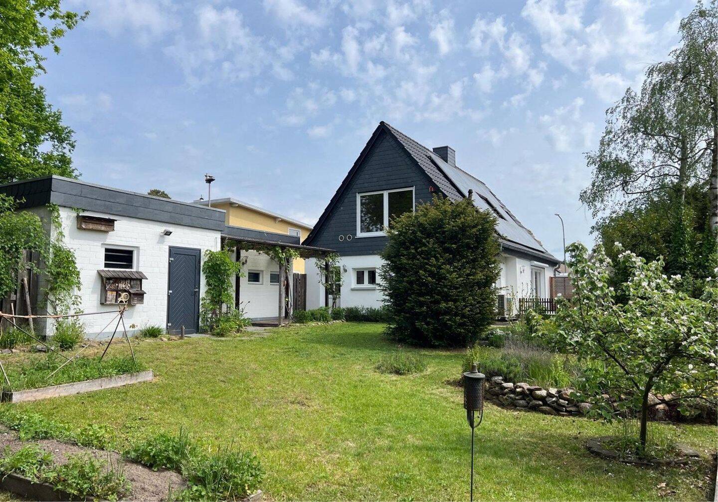 Zentrales Wohnen ohne Renovierungsstress: kompaktes EFH, großer Garten, XXL-Garage, 38518 Gifhorn