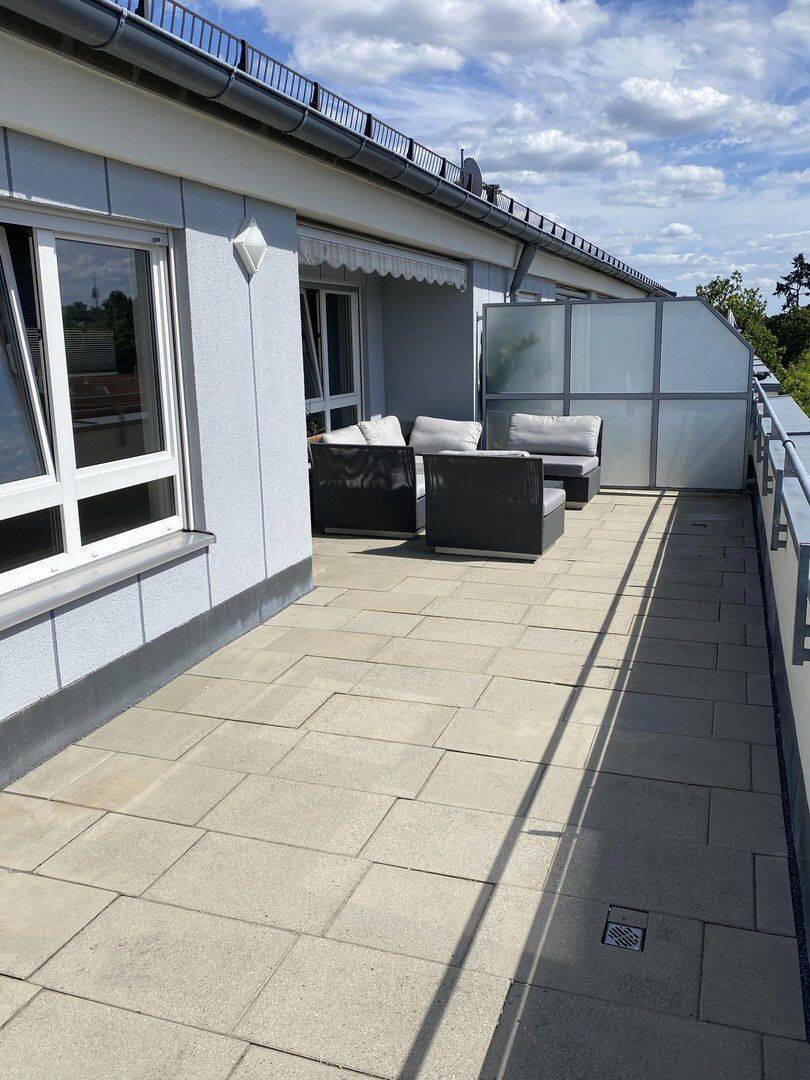 2-ZW Penthouse mit großer Terrasse – ruhig, sonnig und gut ausgestattet, 90425 Nürnberg